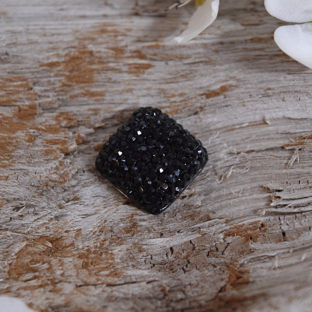 
            
                Load image into Gallery viewer, MIDNIGHT BLACK BROOCH
            
        